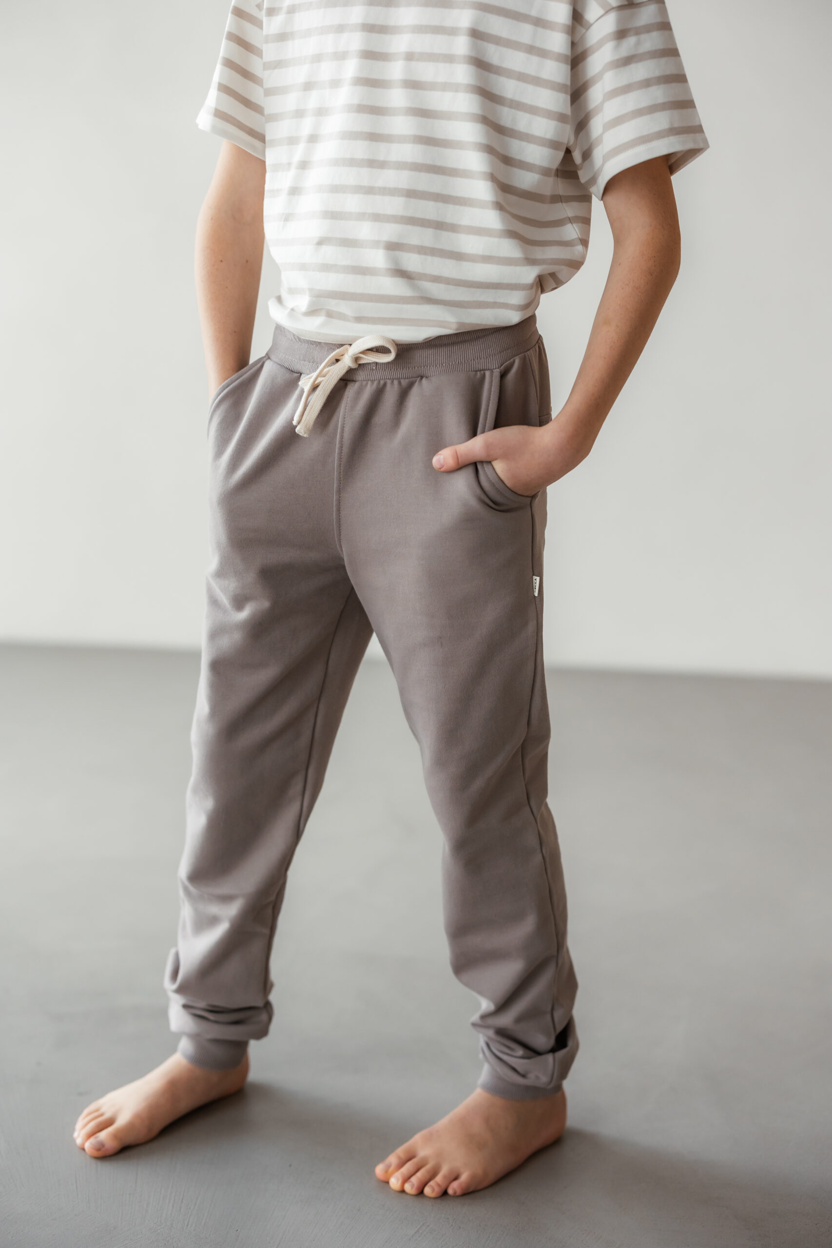 Sweathose "Milo" taupe – Bild 1