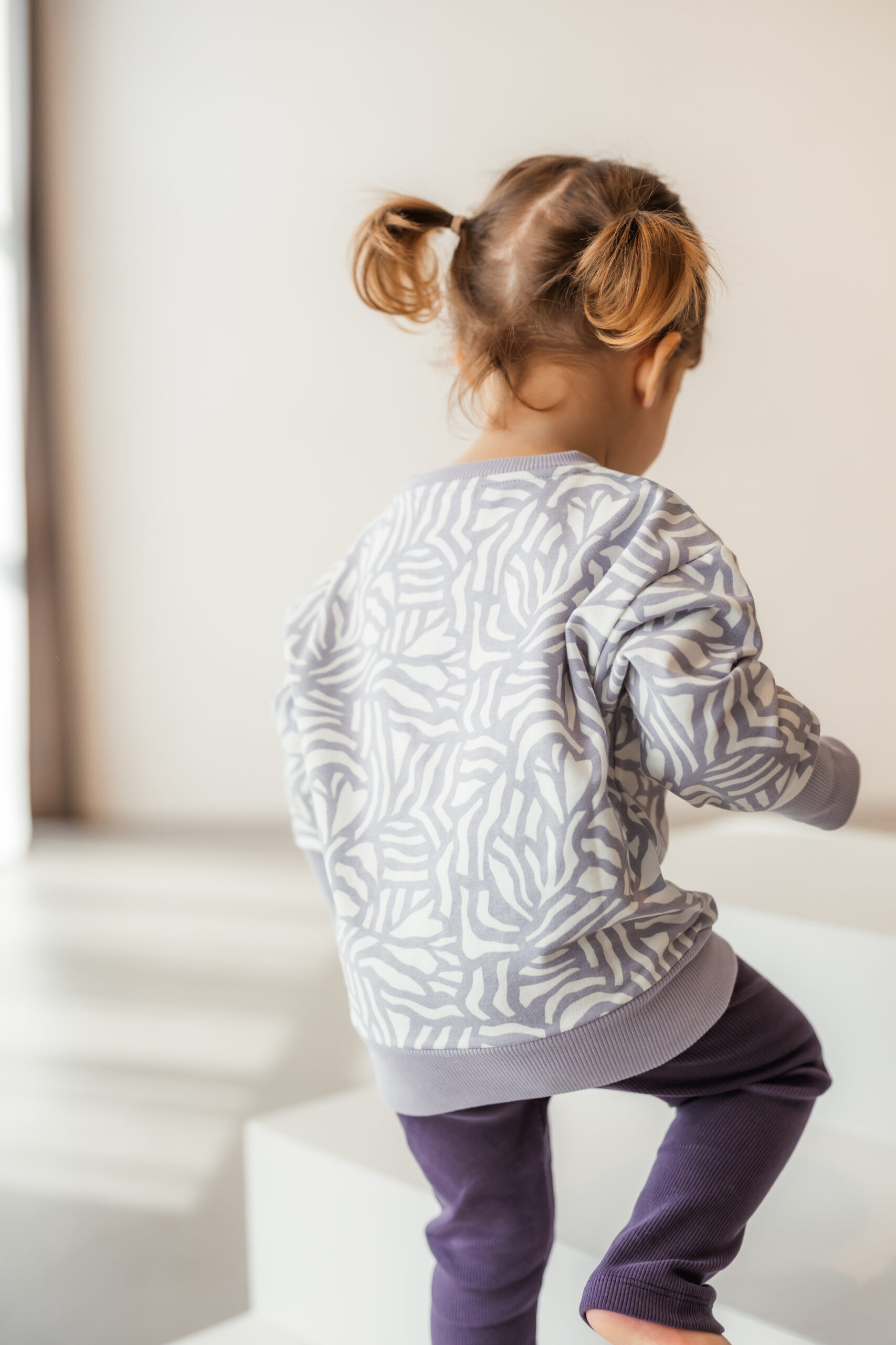 Sweatshirt "Mika" lavender – Bild 5