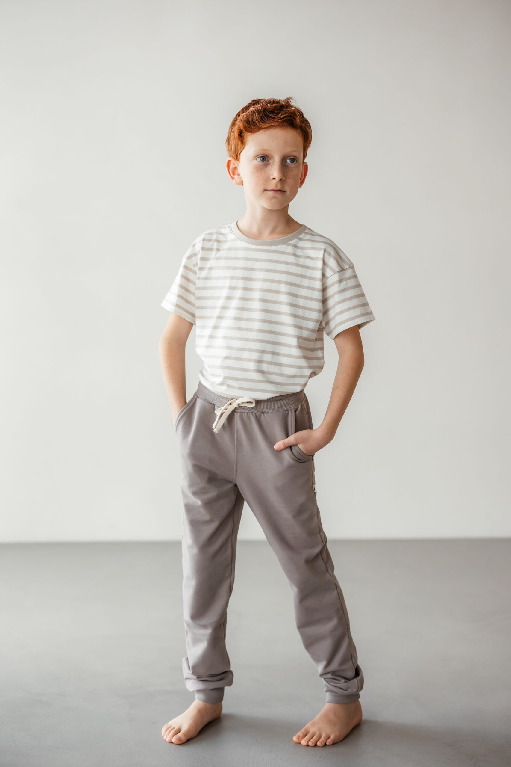 Sweathose "Milo" taupe – Bild 3