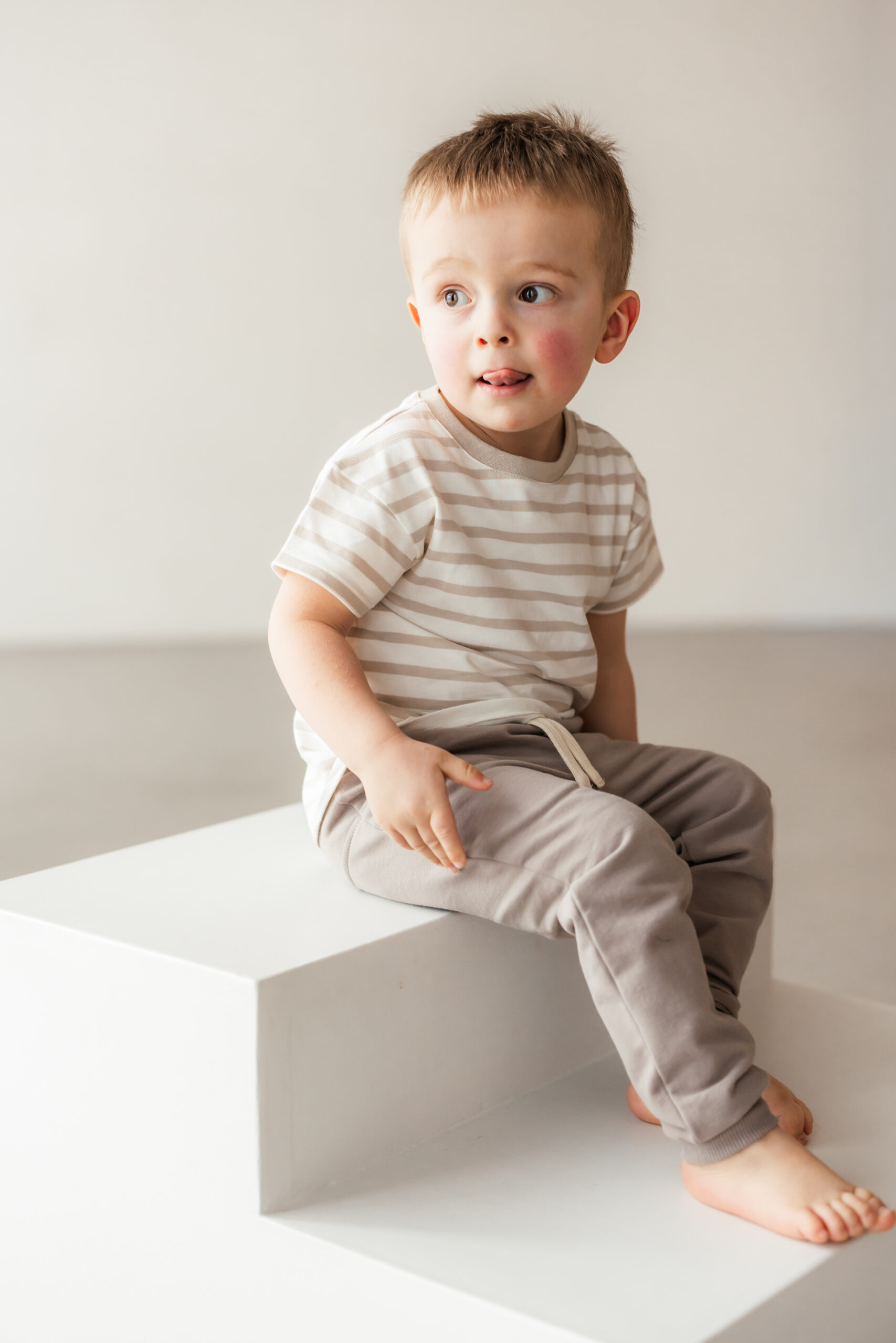 Sweathose "Milo" taupe – Bild 5