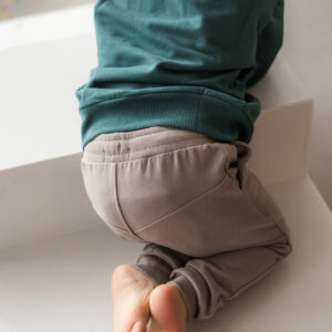 Sweathose "Milo" taupe – Bild 7